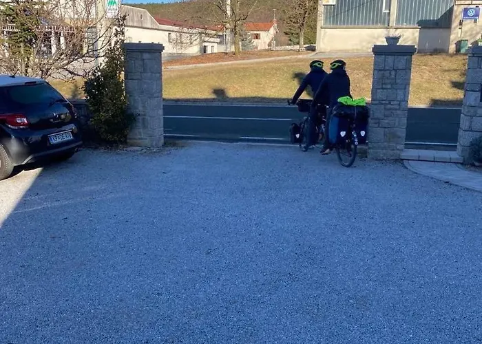 Lipica Hostelsezana Couette-café