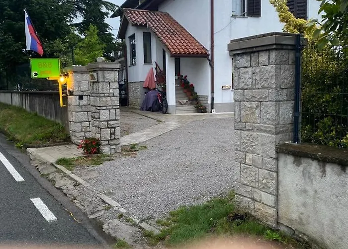 ベッド・アンド・ブレックファスト B&B Lokev Lipica Hostelsezana *